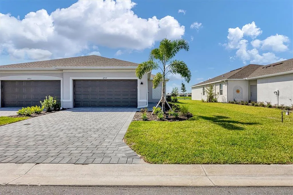 3 bed, 2.0 bath, 1417 sqft, $4,200 — Photo 1