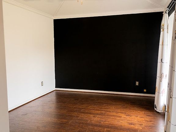 5th image of 2405 Country Valley Rd