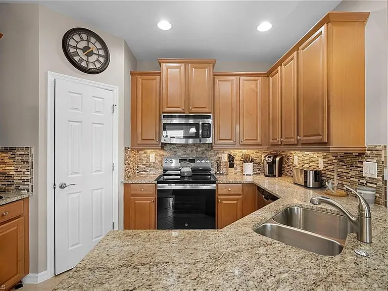 23520 Alamanda Dr #202 — Photo 14