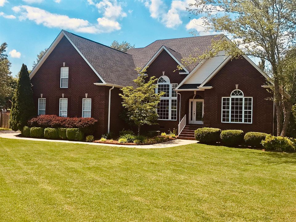 1st image of 104 Hickory Trl
