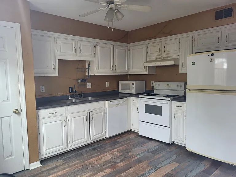 404 Brentwood Point — Photo 9