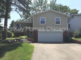 839 W Maple Ave, Mundelein, IL 60060