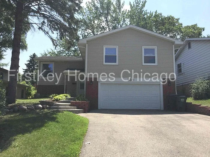 839 W Maple Ave photo 1