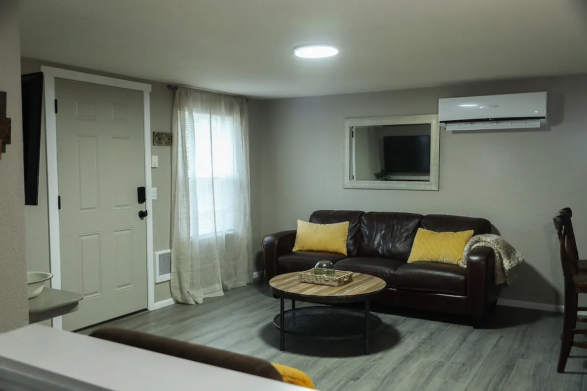 3 bed, 892 sqft, $1,900 — Photo 4