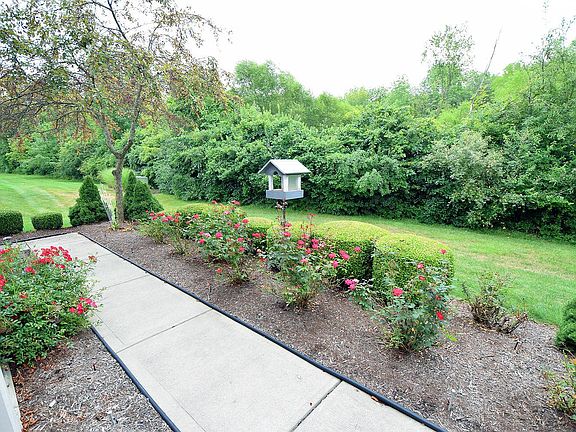 4th image of 5342 Meadowood Ln