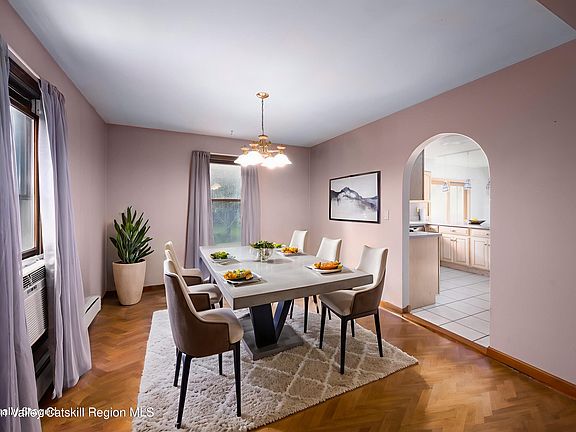 5th image of 94 Tanglewood Road