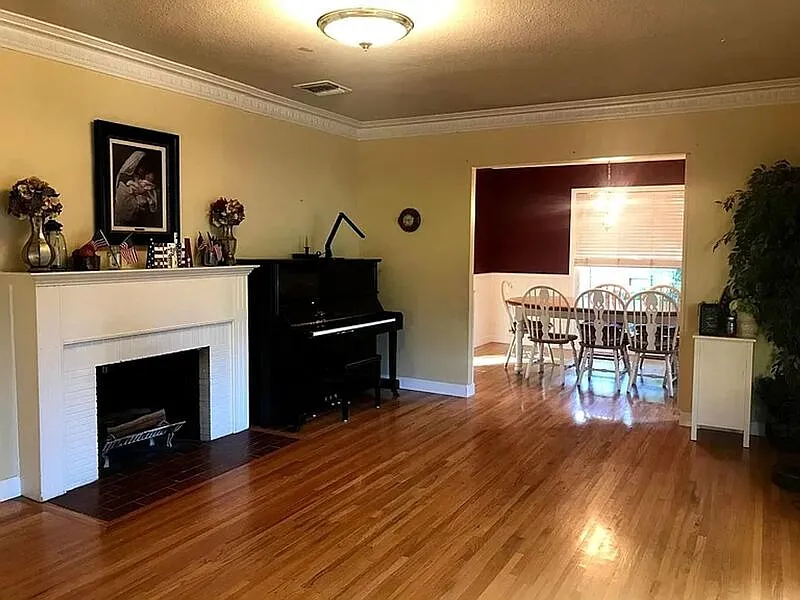 4 bed, 3.0 bath, $6,250 — Photo 2