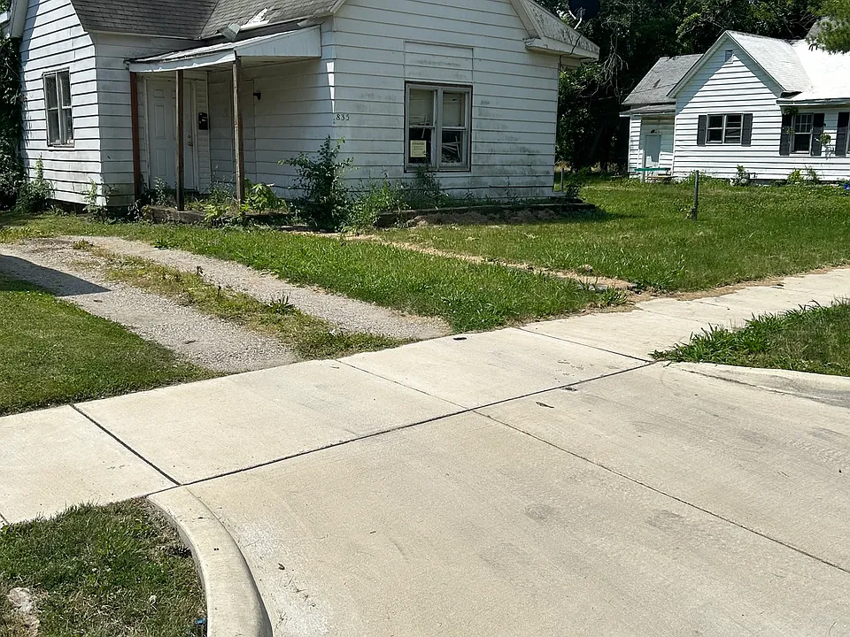 835 E Whitmer St