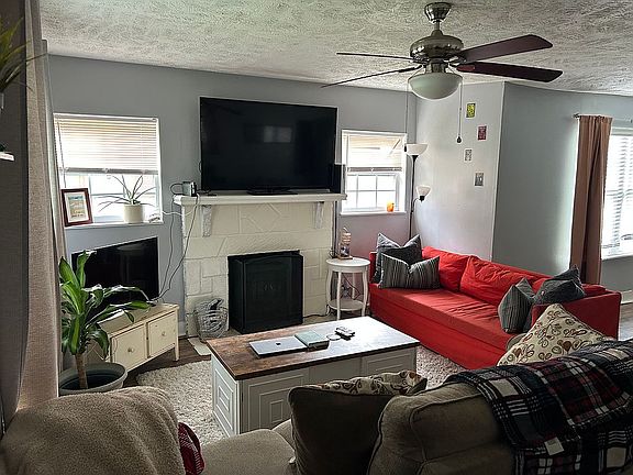 3rd image of 2734 Woodbine Ave