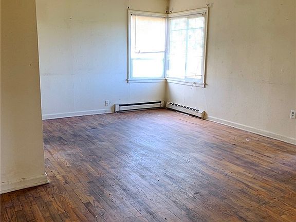 4th image of 2904 E N Street