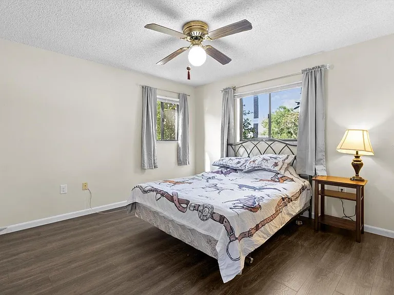 2851 SW 32nd Ave — Photo 4