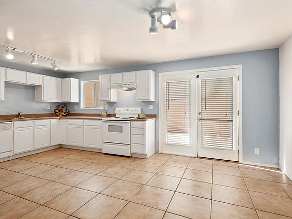 2nd image of 954 N Desert Ave