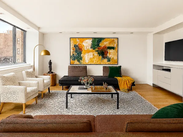 45 West 67th Street image 3 of 10