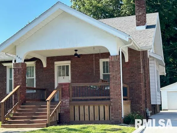 805 W Main Cross St, Taylorville, IL 62568