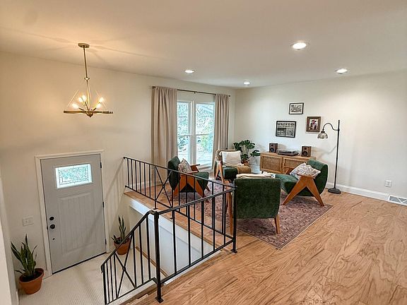 2nd image of 138 Cottonwood Ct