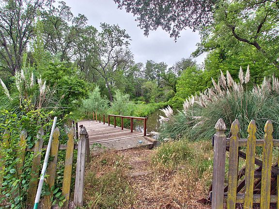 4th image of 8838 Creek Oaks Ln