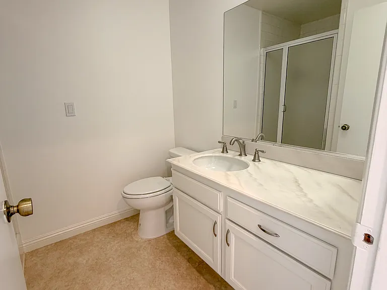 18242 Burbank Blvd #8 — Photo 31