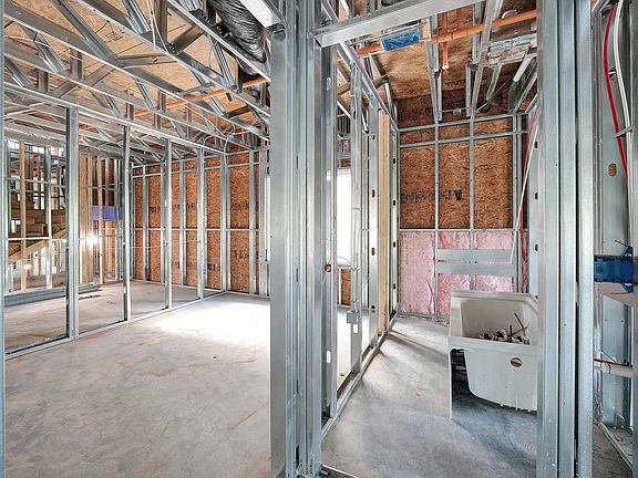 5th image of 709 E Lenoir St #205