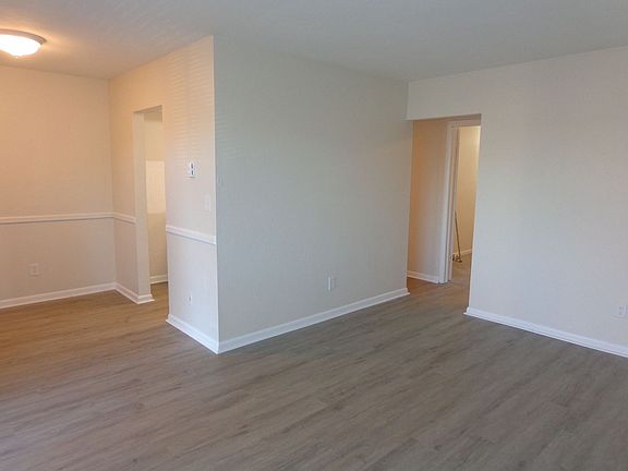 5th image of 5537 Iowa Ave APT B