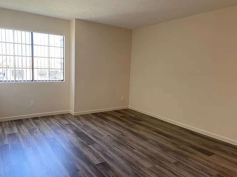 Los Olivos Apartments — Photo 31