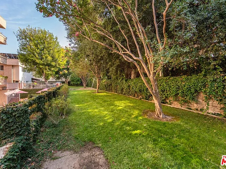 5139 Balboa Blvd #203 — Photo 22