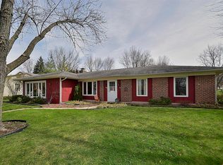 932 S 12th Ave, St Charles, IL