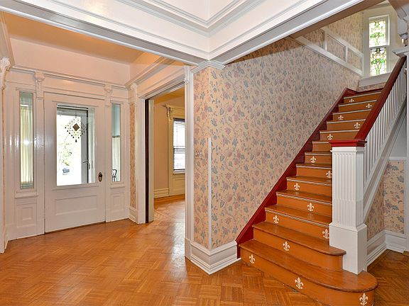 2nd image of 537 Clifton Ave