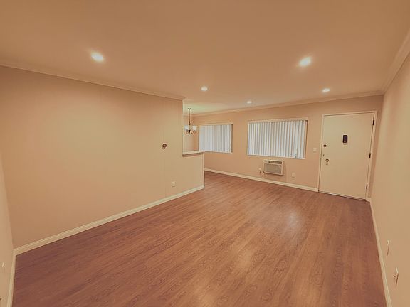 2nd image of 2714 W Clark Ave #C