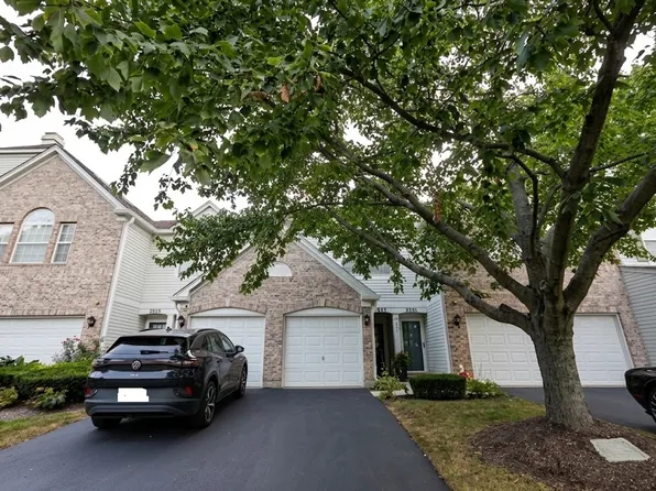 2943 Stonewater Dr Unit 2943, Naperville, IL 60564