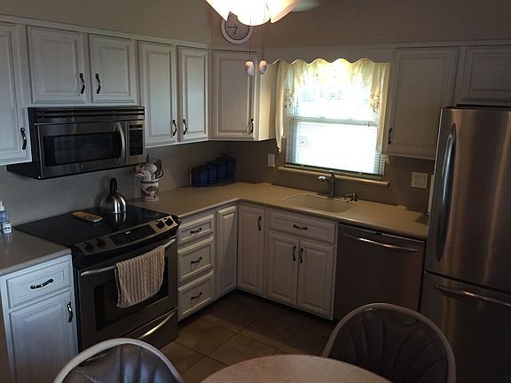 3rd image of 46 Court Dr