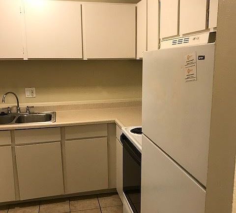 3rd image of 611 S Park St APT 7