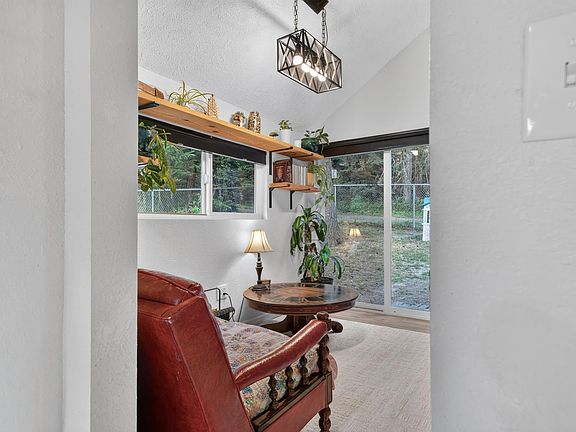 4th image of 13908 N East Newman Lake Dr