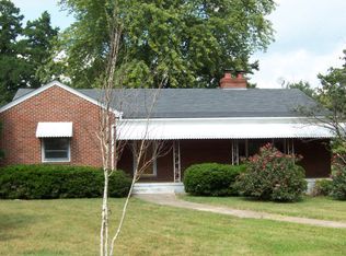 302 Henry St, Gretna, VA 24557