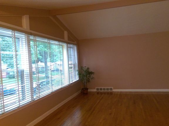 Combined Livingrm & Diningrm
						:
						24ft 1in X 13ft 10 1/2 in