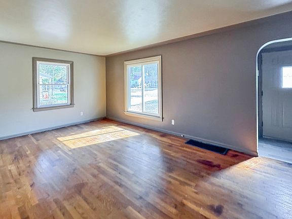 4th image of 229 Lemyra St SE