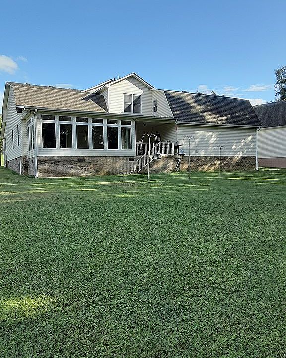 Back of house fenced 