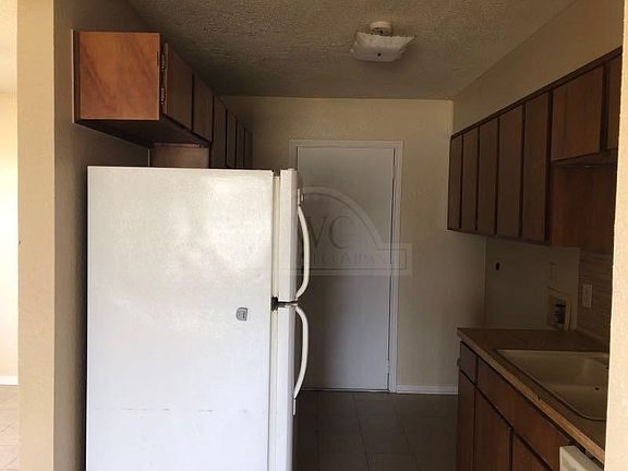 5th image of 1405 Bundrant Dr APT C