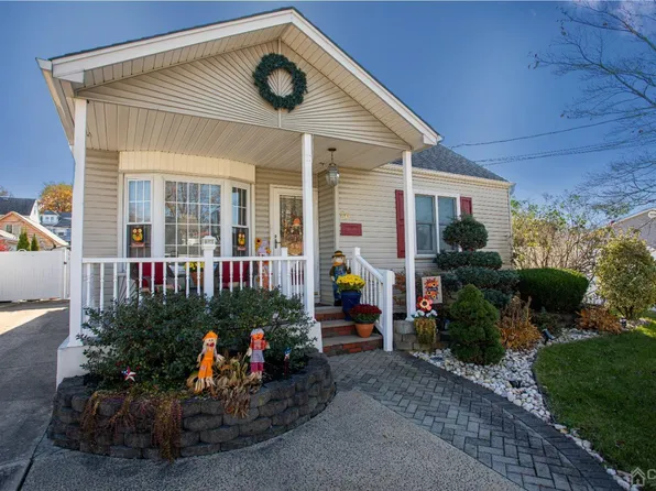 26 1st St, Sayreville, NJ 08872