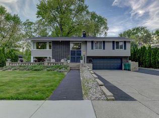 8810 Schreiber Dr, Munster, IN