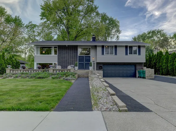 8810 Schreiber Dr, Munster, IN 46321