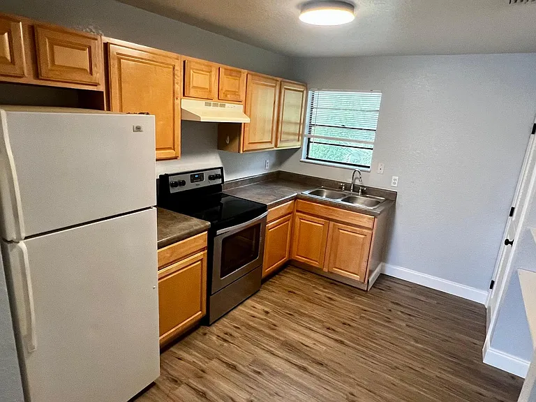 111 W Turgot Ave #6 — Photo 4