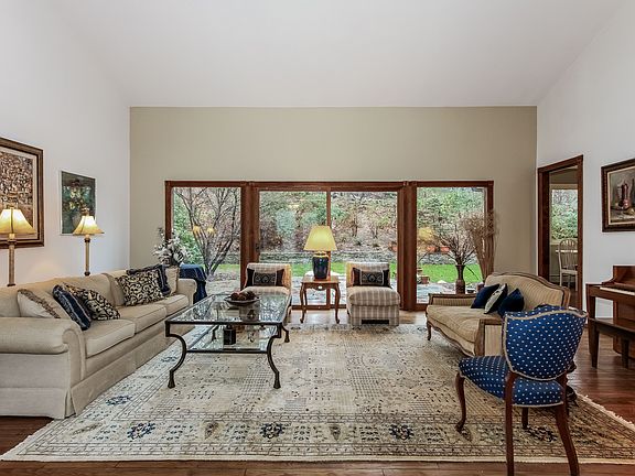 3rd image of 26 Cecilia Ln