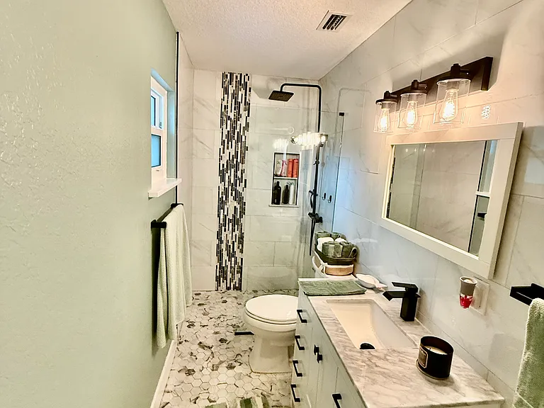 4181 Saxon Dr — Photo 21