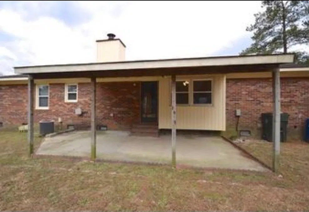 3 bed, 1350 sqft, $1,800 — Photo 2