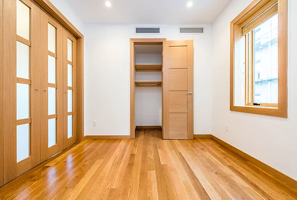 Rented by Nooklyn NYC LLC | media 79