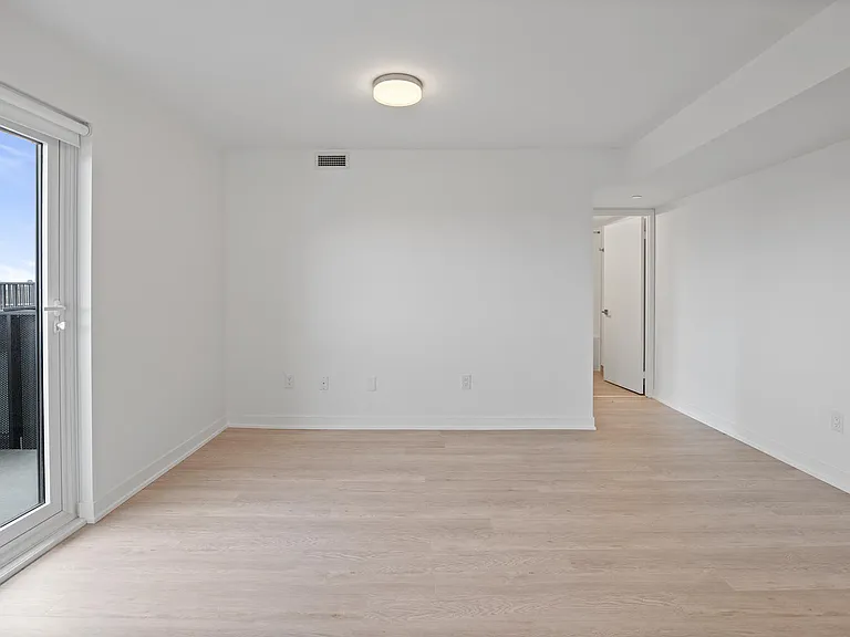480 Wilson Ave — Photo 6
