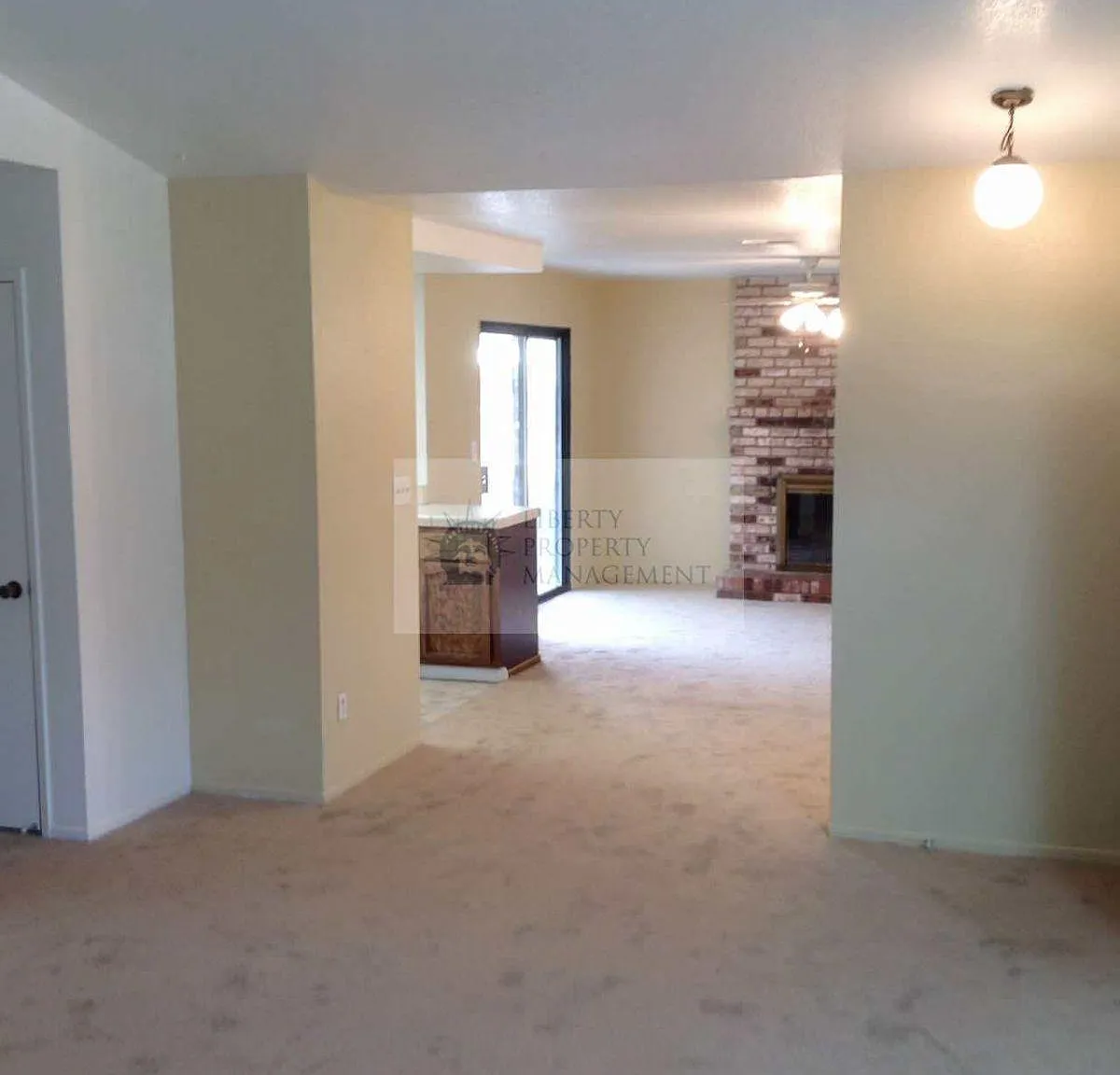 3 bed, 1357 sqft, $2,095 — Photo 3