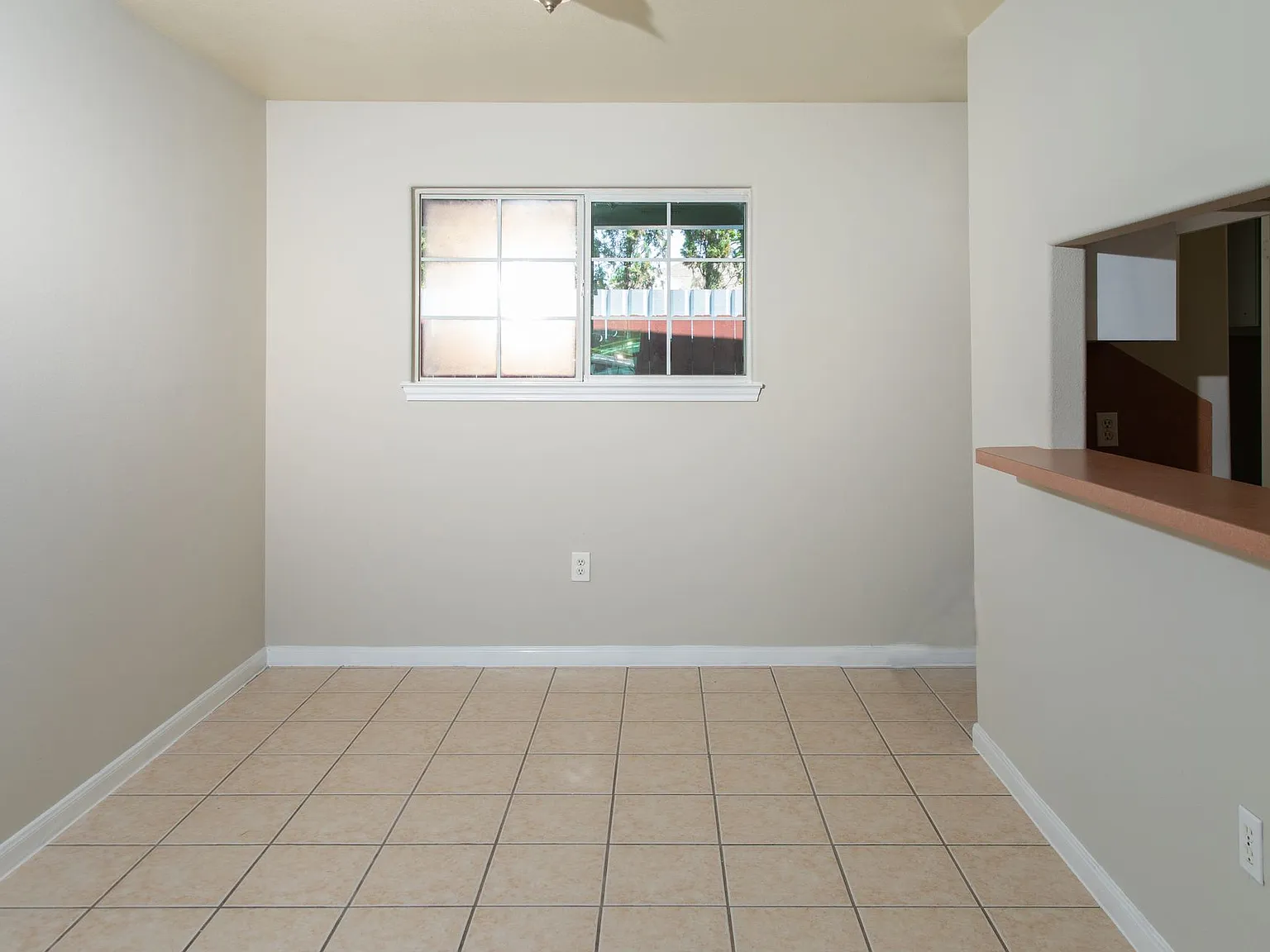 Duplex For Lease — Photo 4