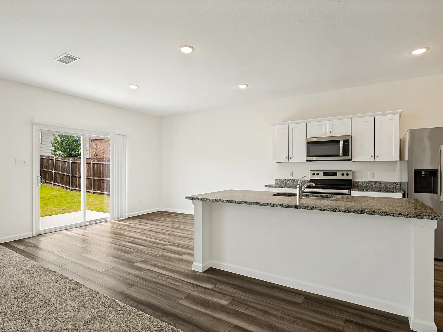 4 bed, 2182 sqft, $2,150 — Photo 3