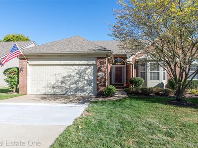 568 Woodhaven Dr, Walled Lake, MI, 48390